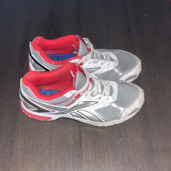 Reebok White and Silver Running Shoes - Picture 2 of 5